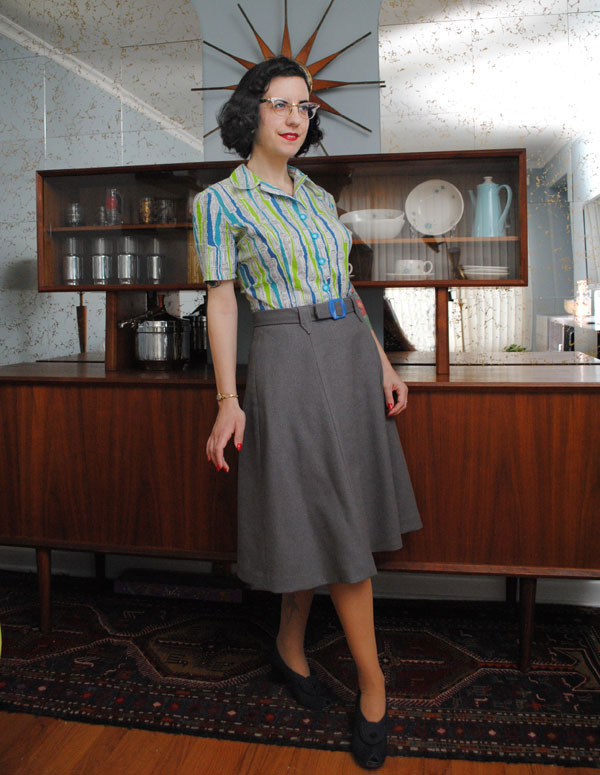 My 40s gray wool skirt & feedsack blouse | By Gum, By Golly